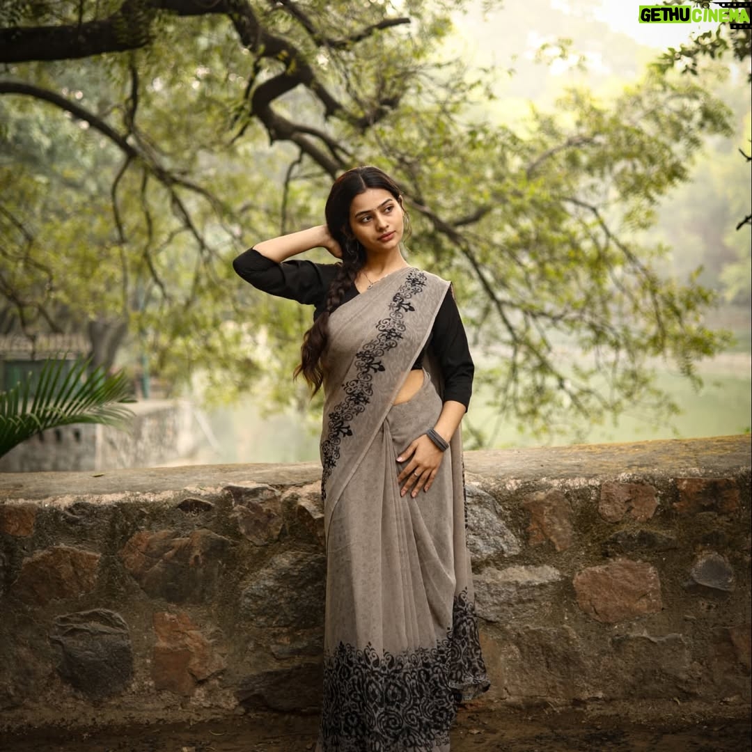 deepaliish - 1.6K Likes - 🖤

📷 - @portraitsnbeauty_

#instagram #90s #traditional #posts #saree #fashion #creator #model #foryou #explore #fypp #fypシ