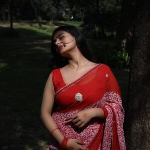deepaliish Instagram - Ek baar dekh lijiye, deewana bana dijiye🌺
📷 - @portraitsnbeauty_
#instagrampost #posts #foryoupageシ #shares #instagramhub #traditional #model #ishq