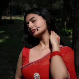 deepaliish Instagram - Ek baar dekh lijiye, deewana bana dijiye🌺
📷 - @portraitsnbeauty_
#instagrampost #posts #foryoupageシ #shares #instagramhub #traditional #model #ishq