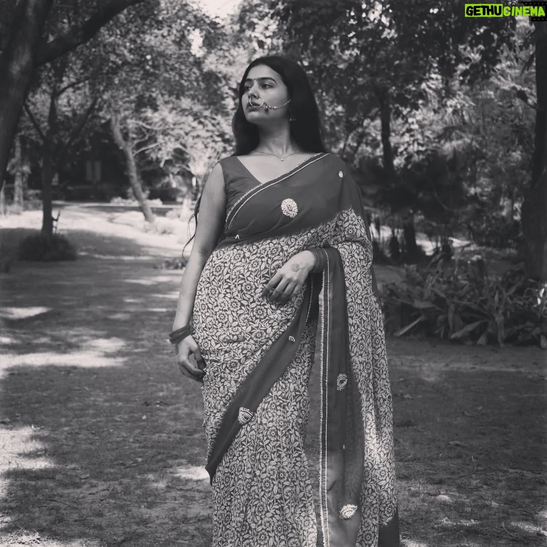deepaliish - 2.1K Likes - Ek baar dekh lijiye, deewana bana dijiye🌺

📷 - @portraitsnbeauty_
#instagrampost #posts #foryoupageシ #shares #instagramhub #traditional #model #ishq