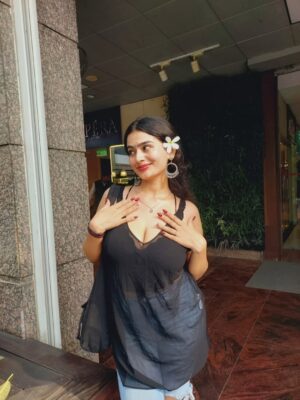 deepaliish Instagram - 🍒
Nails 💅 @thepinkroomnailbar
#instagrampost #shares