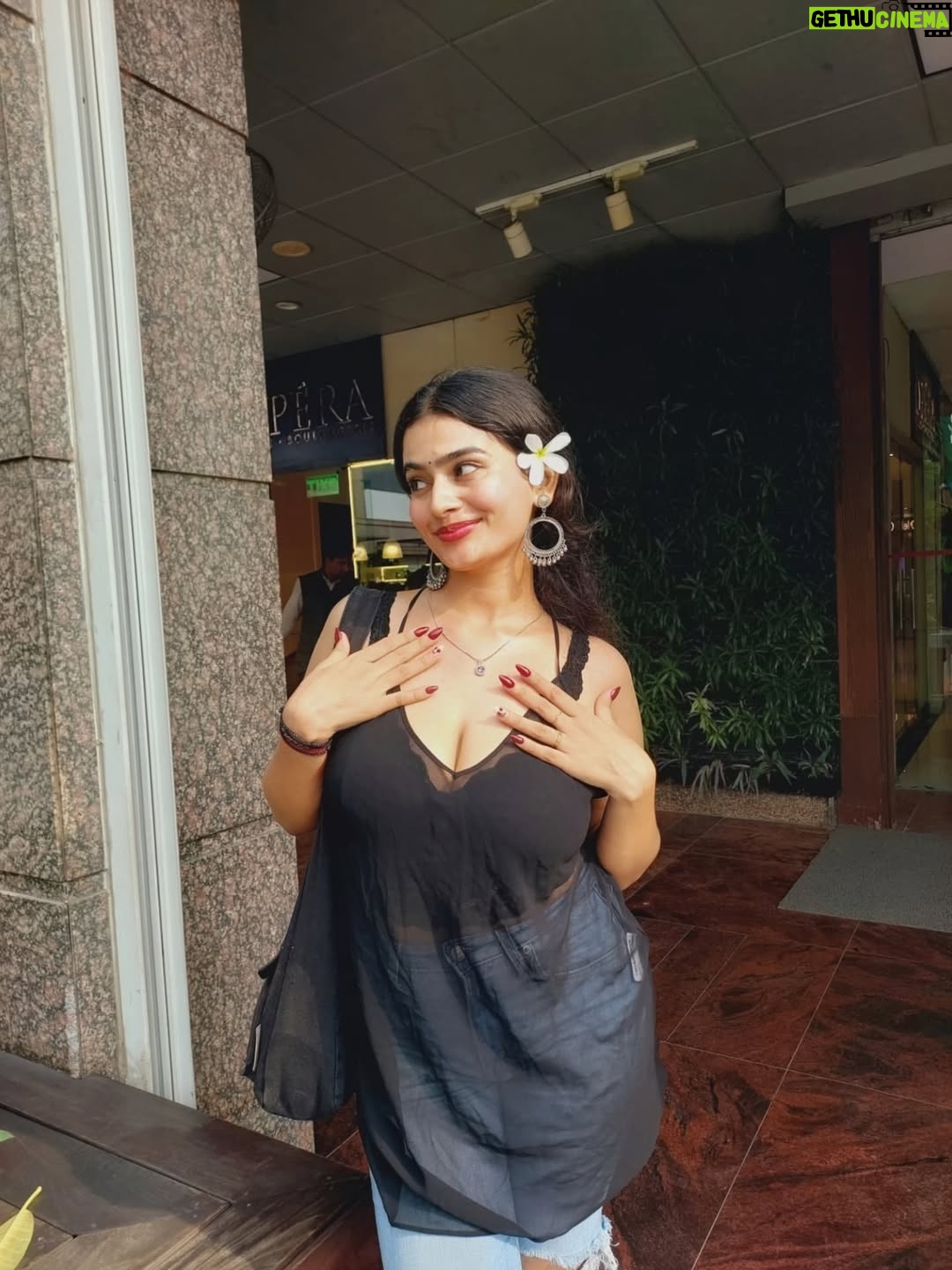 deepaliish - 8.4K Likes - 🍒
Nails 💅 @thepinkroomnailbar 

#instagrampost #shares