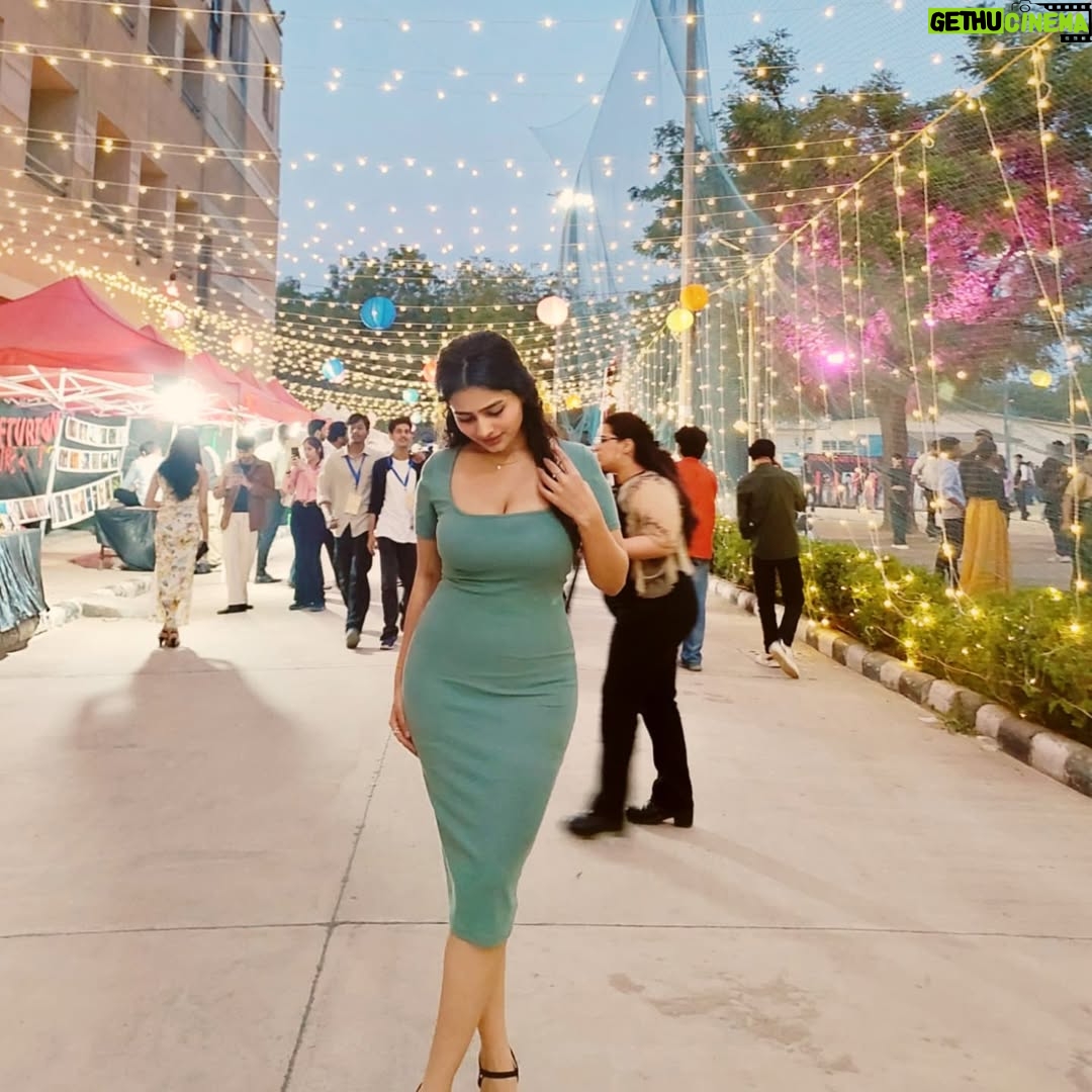 deepaliish - 5.5K Likes - Too lazy to post pictures 😴

#instagood
#newpost
#instagram #newpost #fest #delhiuniversity #fashion #foryou #model #viral #share #collage