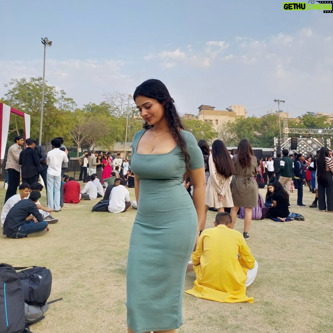 deepaliish - 5.5K Likes - Too lazy to post pictures 😴

#instagood
#newpost
#instagram #newpost #fest #delhiuniversity #fashion #foryou #model #viral #share #collage