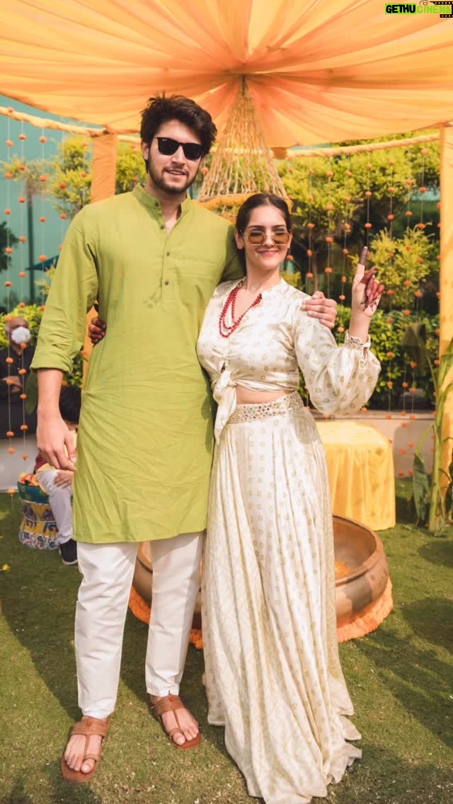diksha sharma - 51.4K Likes - My thoughts 24*7 🫶🏼❤️☺️
.
.
.
.
#couple #couplereels #husbandwife #loml #DikshaMadeHersheysMelt