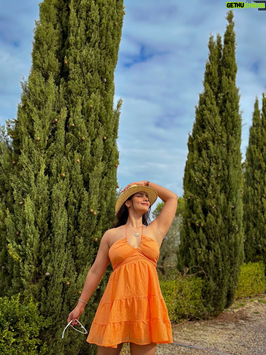 diksha sharma - 2.9K Likes - Vacation wardrobe 101 -
Choose pieces that are timeless, not defined by trends that come and go, can be re-styled in multiple ways and most importantly, are comfortable!

Pack colors! Aren’t you already done with the whites and beiges of the world?!

Which of these looks is your favorite? Let me know in comments :)
.
.
.
.
[vacation wardrobe, what to pack for a vacation, holiday styling, vacation style, europe, european summer, france, italy, tuscany, south of france, what to wear on your europe trip]
#banjara #banjarastyles #banjaraineurope