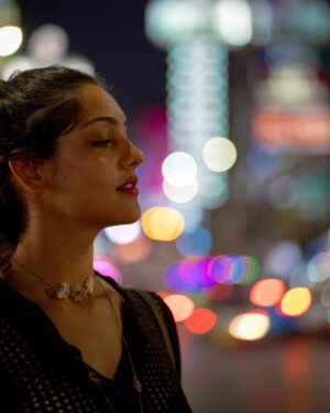 diksha sharma Instagram - 📍Chinatown, Bangkok
Lost opportunities, lost possibilities, feelings we can never get back. That's part of what it means to be alive. But inside our heads - at least that's where I imagine it - there's a little room where we store those memories. A room like the stacks in this library. And to understand the workings of our own heart we have to keep on making new reference cards. We have to dust things off every once in awhile, let in fresh air, change the water in the flower vases. In other words, you'll live forever in your own private library.
- My very favorite Murakami
📸 @chefyash
.
.
.
.
.
#bangkok #chinatown #banjara #banjaratravels #murakami #portrait #portraitmood #portraits #pursuitofportraits #portrait_vision