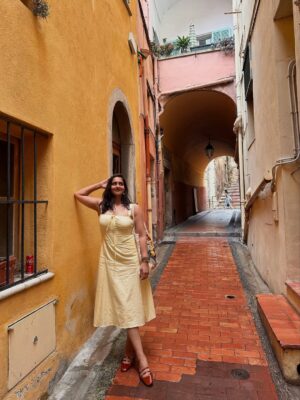 diksha sharma Instagram - Vacation wardrobe 101 -
Choose pieces that are timeless, not defined by trends that come and go, can be re-styled in multiple ways and most importantly, are comfortable!

Pack colors! Aren’t you already done with the whites and beiges of the world?!

Which of these looks is your favorite? Let me know in comments :)
.
.
.
.
[vacation wardrobe, what to pack for a vacation, holiday styling, vacation style, europe, european summer, france, italy, tuscany, south of france, what to wear on your europe trip]
#banjara #banjarastyles #banjaraineurope