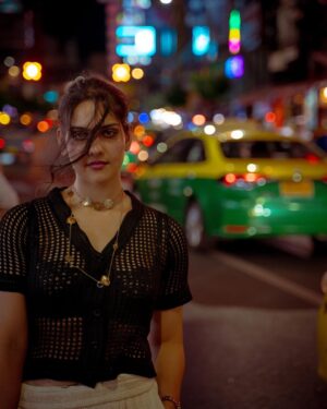diksha sharma Instagram - 📍Chinatown, Bangkok
Lost opportunities, lost possibilities, feelings we can never get back. That's part of what it means to be alive. But inside our heads - at least that's where I imagine it - there's a little room where we store those memories. A room like the stacks in this library. And to understand the workings of our own heart we have to keep on making new reference cards. We have to dust things off every once in awhile, let in fresh air, change the water in the flower vases. In other words, you'll live forever in your own private library.
- My very favorite Murakami
📸 @chefyash
.
.
.
.
.
#bangkok #chinatown #banjara #banjaratravels #murakami #portrait #portraitmood #portraits #pursuitofportraits #portrait_vision