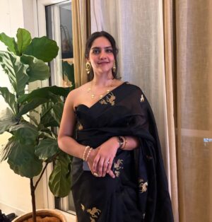 diksha sharma Instagram - When in doubt, drape black.
.
.
.
.
[black, black saree, saree not sorry, six yards of elegance, drape, silk saree, chanderi saree, indian handloom, support local]
