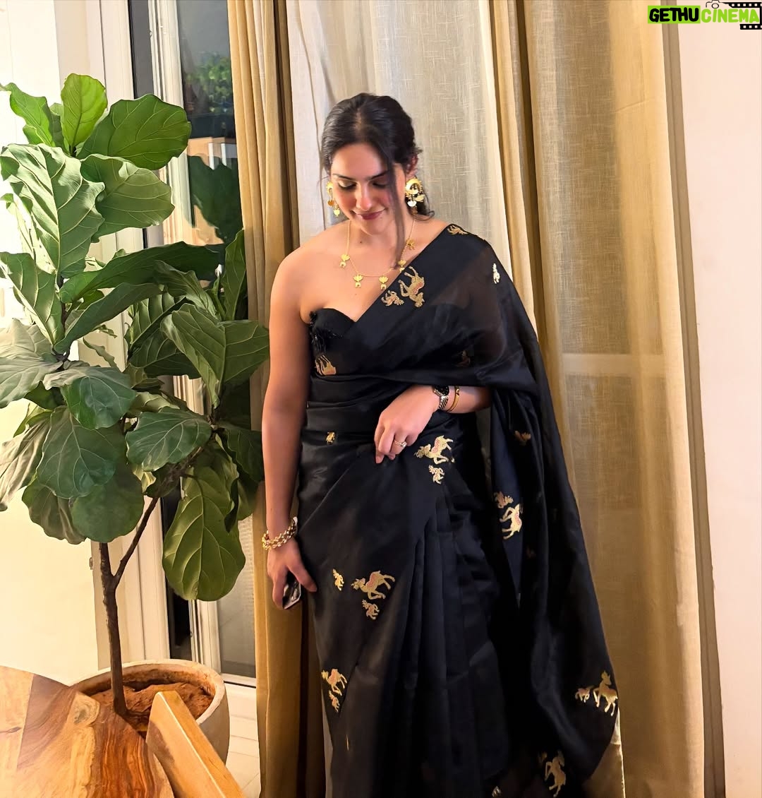 diksha sharma - 4.5K Likes - When in doubt, drape black.
.
.
.
.
[black, black saree, saree not sorry, six yards of elegance, drape, silk saree, chanderi saree, indian handloom, support local]