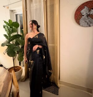 diksha sharma Instagram - When in doubt, drape black.
.
.
.
.
[black, black saree, saree not sorry, six yards of elegance, drape, silk saree, chanderi saree, indian handloom, support local]