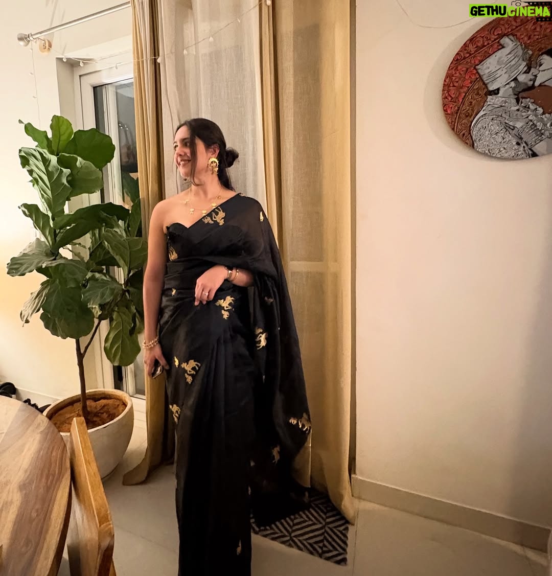 diksha sharma - 4.5K Likes - When in doubt, drape black.
.
.
.
.
[black, black saree, saree not sorry, six yards of elegance, drape, silk saree, chanderi saree, indian handloom, support local]
