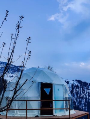 diksha sharma Instagram - Pati, patni aur pahaad - the perfect recipe for happy smiles and rosy cheeks!🫶🏼

Take me back, uff!
.
.
.
.
.
[pahaad, the pahadi life, himalayas, himachal, manali, throwback, sethan, glamping]