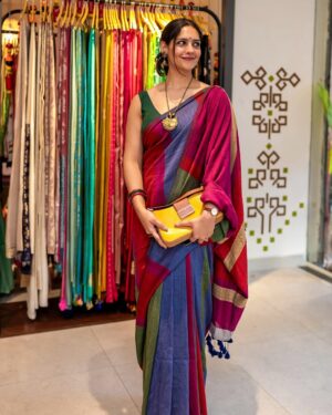 diksha sharma Instagram - Saree is प्यार

#banjara #banjarastyles

[saree, saree not sorry, saree styling, indian handloom, cotton saree, mul saree, linen]