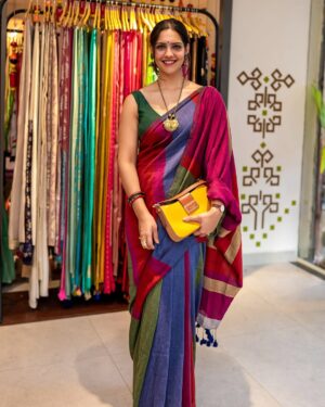 diksha sharma Instagram - Saree is प्यार

#banjara #banjarastyles

[saree, saree not sorry, saree styling, indian handloom, cotton saree, mul saree, linen]