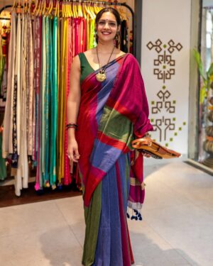 diksha sharma Instagram - Saree is प्यार

#banjara #banjarastyles

[saree, saree not sorry, saree styling, indian handloom, cotton saree, mul saree, linen]