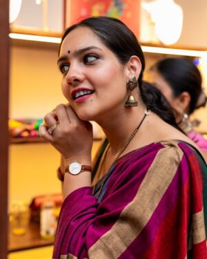 diksha sharma Instagram - Saree is प्यार

#banjara #banjarastyles

[saree, saree not sorry, saree styling, indian handloom, cotton saree, mul saree, linen]