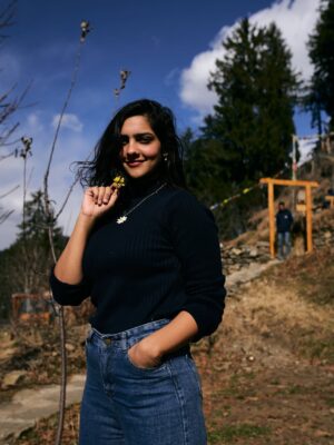 diksha sharma Instagram - Pati, patni aur pahaad - the perfect recipe for happy smiles and rosy cheeks!🫶🏼

Take me back, uff!
.
.
.
.
.
[pahaad, the pahadi life, himalayas, himachal, manali, throwback, sethan, glamping]