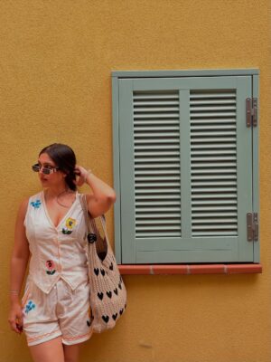 diksha sharma Instagram - Vacation wardrobe 101 -
Choose pieces that are timeless, not defined by trends that come and go, can be re-styled in multiple ways and most importantly, are comfortable!

Pack colors! Aren’t you already done with the whites and beiges of the world?!

Which of these looks is your favorite? Let me know in comments :)
.
.
.
.
[vacation wardrobe, what to pack for a vacation, holiday styling, vacation style, europe, european summer, france, italy, tuscany, south of france, what to wear on your europe trip]
#banjara #banjarastyles #banjaraineurope