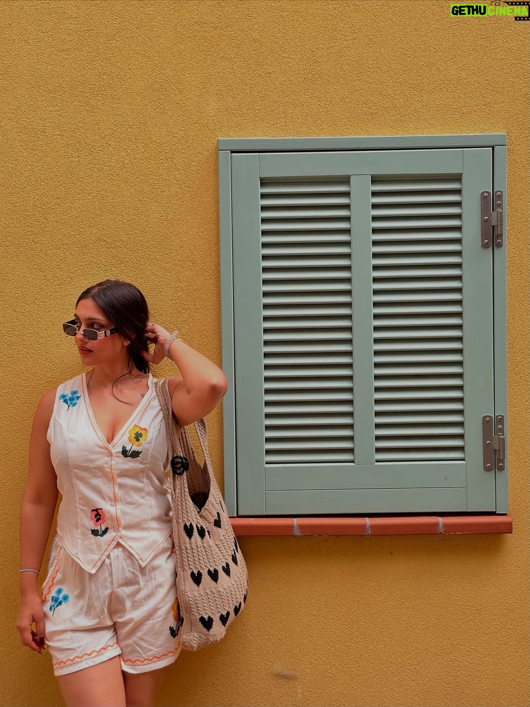diksha sharma - 2.9K Likes - Vacation wardrobe 101 -
Choose pieces that are timeless, not defined by trends that come and go, can be re-styled in multiple ways and most importantly, are comfortable!

Pack colors! Aren’t you already done with the whites and beiges of the world?!

Which of these looks is your favorite? Let me know in comments :)
.
.
.
.
[vacation wardrobe, what to pack for a vacation, holiday styling, vacation style, europe, european summer, france, italy, tuscany, south of france, what to wear on your europe trip]
#banjara #banjarastyles #banjaraineurope