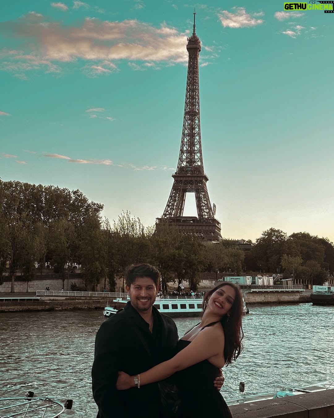 diksha sharma - 9.3K Likes - 📍Paris, France
We ambushed her several times in 24hours, from all possible picturesque spots😂

Our favorites being from the top of Arc de Triomphe and from the Seine river during the cruise🫰🫰
.
.
.
.
#banjara #banjarainparis #banjarainfrance #banjaratravels

[banjara, travel inspiration, france, paris, french summer, eiffel tower, arc de triomphe, parisian, parisian chic, paris love, south of france, holidays, travel blogger, indian travel blogger, travel tips]