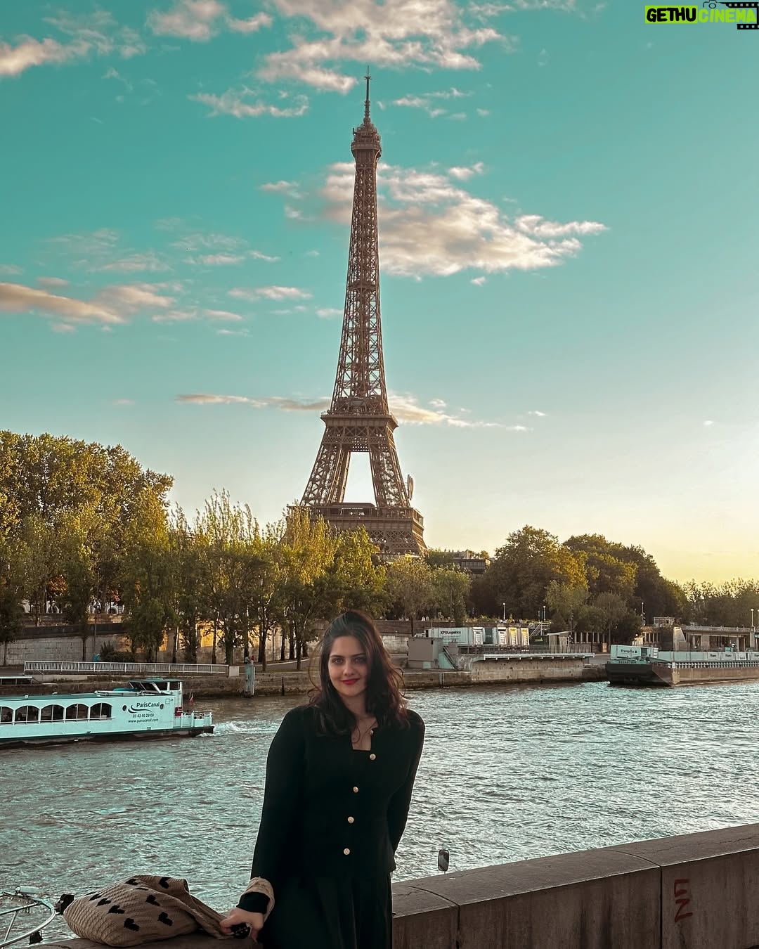 diksha sharma - 9.3K Likes - 📍Paris, France
We ambushed her several times in 24hours, from all possible picturesque spots😂

Our favorites being from the top of Arc de Triomphe and from the Seine river during the cruise🫰🫰
.
.
.
.
#banjara #banjarainparis #banjarainfrance #banjaratravels

[banjara, travel inspiration, france, paris, french summer, eiffel tower, arc de triomphe, parisian, parisian chic, paris love, south of france, holidays, travel blogger, indian travel blogger, travel tips]