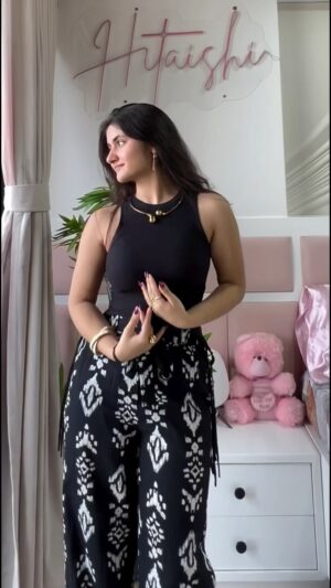 hitaishi totlani Instagram - The fit definitely ate 💅
.
.
.
.
.
.
.
.
.
.
.
.
.
.
.
(Outfit inspo, love, explorepage, fashion, jewellery, girlreels, instagood, instagram, trending, viral, daylight, taylor, music, fyp, beautiful, get ready with me)
.
#love #instagood #instagram #fashion #explorepage #trending #fyp #girl #beautiful #viral