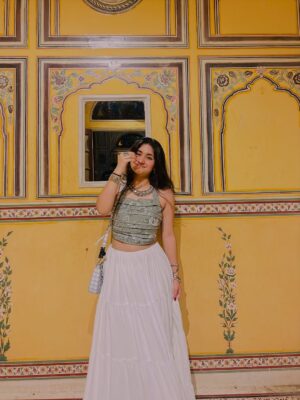 hitaishi totlani Instagram - Living my royal dreams in the pink city šļøšŖ·š¦ā°ļøšŖšŖāØ
.
.
.
.
.
.
.
.
.
.
.
(Jaipur, love, fashion, travel, cute, girl, beautiful, pretty, explorepage, trending, music, nails, makeup, hair, outfit, rajasthan, royal, forts)
.
#instagood #instagram #beautiful #trending #fashion #viral #love #explorepage #fyp #travel #girl #outfit #jaipur #royal