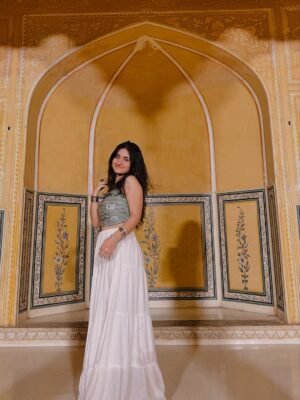 hitaishi totlani Instagram - Living my royal dreams in the pink city šļøšŖ·š¦ā°ļøšŖšŖāØ
.
.
.
.
.
.
.
.
.
.
.
(Jaipur, love, fashion, travel, cute, girl, beautiful, pretty, explorepage, trending, music, nails, makeup, hair, outfit, rajasthan, royal, forts)
.
#instagood #instagram #beautiful #trending #fashion #viral #love #explorepage #fyp #travel #girl #outfit #jaipur #royal