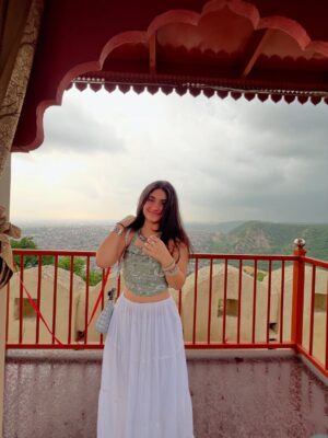 hitaishi totlani Instagram - ā°ļøšļøš¦āØ
.
.
.
.
.
.
.
.
.
.
.
.
.
#instagood #instagram #love #viral #trending #cute #explorepage #fyp #jaipur #hair #makeup #view #scenery #travel #fashion #girl #beautiful #selflove #motivation