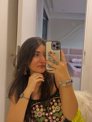 hitaishi totlani Instagram - šļøš¦āØ
.
.
.
.
.
.
.
.
.
#love #fashion #explorepage #fyp #tredning #cute #viral #instagram #instagood #beautiful #girl #outfit #music #indian #traditional #hair #makeup