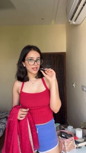 kanishka Ahluwalia Instagram - Loved the saree🌶️✨
•
•
•
#fyp #instagood #reelinstagram #explorepage #trendingreels #saree #sareevideo