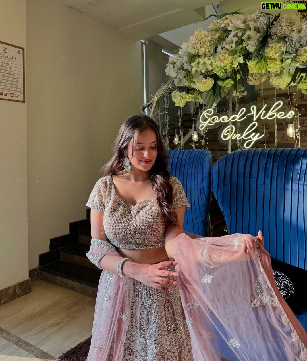 kanishka Ahluwalia - 1.4K Likes - Let’s flip to traditionals💞

•

•

#fyp #instagram #instagood #feed #viral #explorepage #explorar #trending #grwm #ootd #outfitoftheday #traditional #fashion #fashionblogger