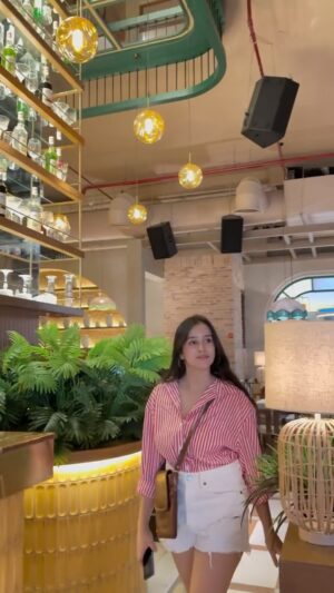 kanishka Ahluwalia Instagram - Must try place in our chandigargh town!
📍Gola sizzlers, Elante Mall, 3rd Floor
@golasizzlersindia
.
.
.
.
.
#fyp #viralvideos #viral #explore #explorepage #cafe #cafegoals #foodblogger #foodie #foodiegram #cozycafe #mustvisit #trendingreels #trending #explore #reelitfeelit #collaboration #reelinstagram #chandigarh