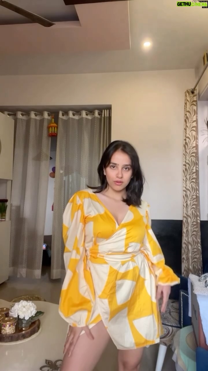 kanishka Ahluwalia - 1.4K Likes - This gorgeous dress from @houseofvarada 🙌🏻

•

•

•

#explorepage #trendingreels #reelsinstagram #explorar #collab #ikkudi #instagood #newsong