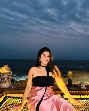 ketaki tanwar Instagram - Talking to the sky š
.
.
#goa #goadiaries #goaoutfits #explore #goabeach #trending #ootd