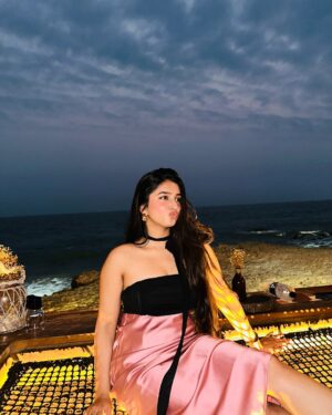 ketaki tanwar Instagram - Talking to the sky š
.
.
#goa #goadiaries #goaoutfits #explore #goabeach #trending #ootd