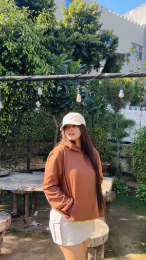 ketaki tanwar Instagram - Cozy hoodie and warm hugs🍁
@firvt.in
.
.
.
#reels #explore #hoodie #hoodieseason #streetstyle #viral