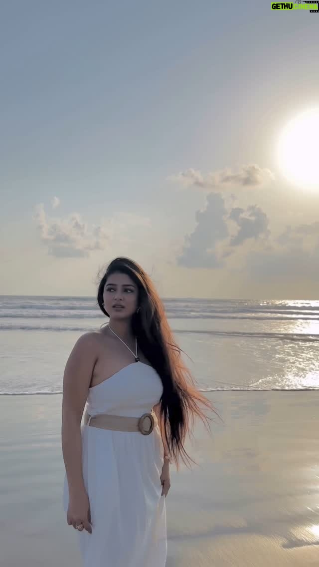 ketaki tanwar - 2.2K Likes - sunsets and dreams🤍🪽 

.
.
.
#reels #sunset #beach #trendingreels