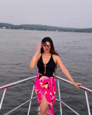 ketaki tanwar Instagram - the sea and meš§š¼āāļø
.
.
#yacht #instagram #ootd