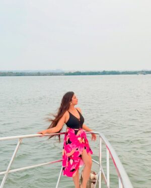 ketaki tanwar Instagram - the sea and meš§š¼āāļø
.
.
#yacht #instagram #ootd