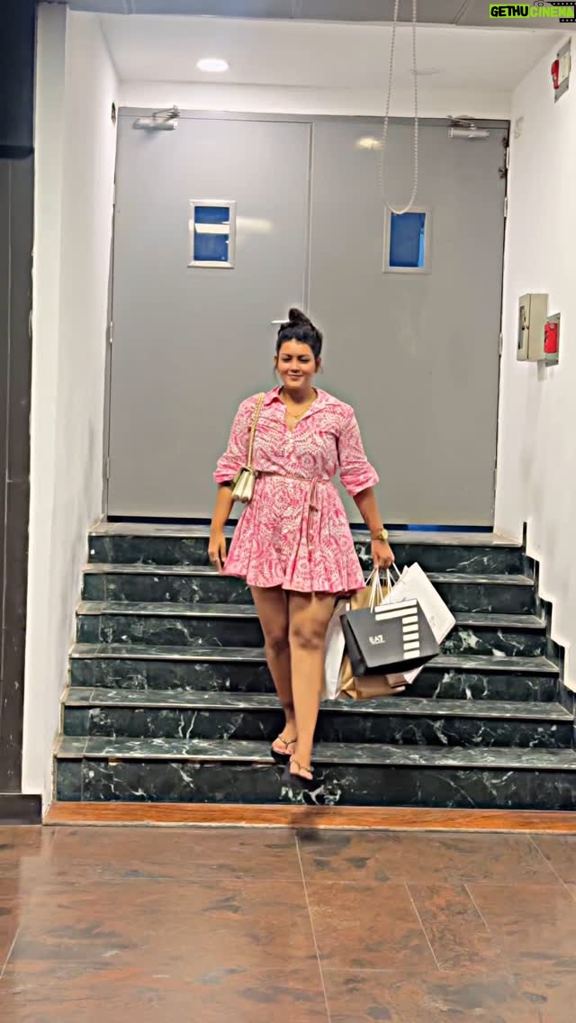 khushi Gupta - 19.4K Likes - 🧿❤️‍🔥 
.
.
.
.
.
.

#trendingreels #viralreels #gymlife #explore #reels #viral #lifestyle