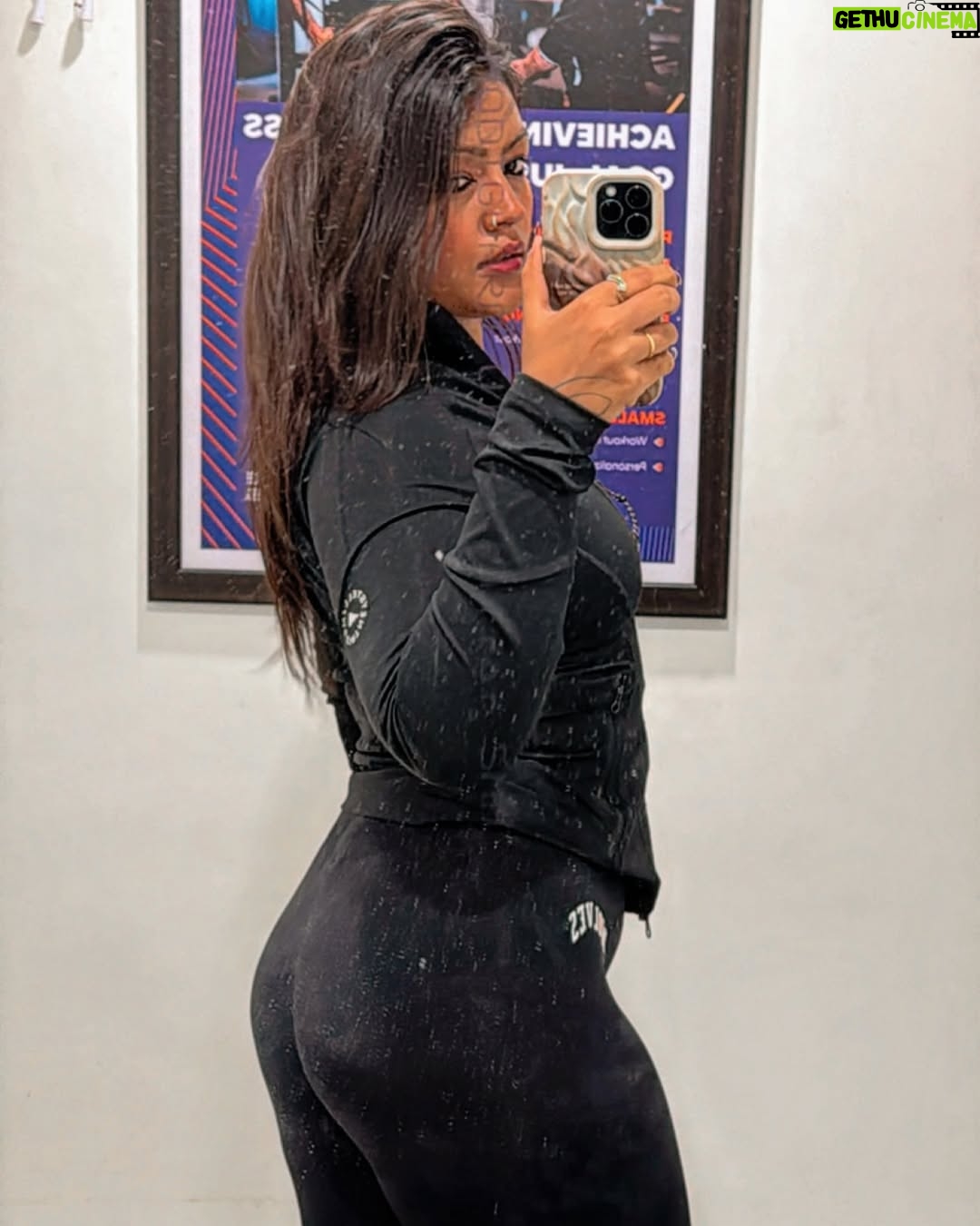 khushi Gupta - 19.5K Likes - Krde aa jatt di ni rees patlo😘