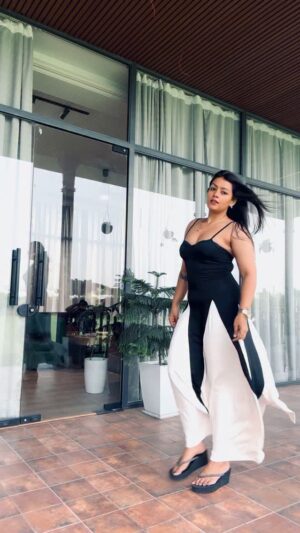 khushi Gupta Instagram - Work of artā¤ļøāš„
.
.
.
.
.
.
.
.
#explore #typ #reels #trending #love #explorepage #slomo #reelkarofeelkaro #instagram #black #fitnessmodel