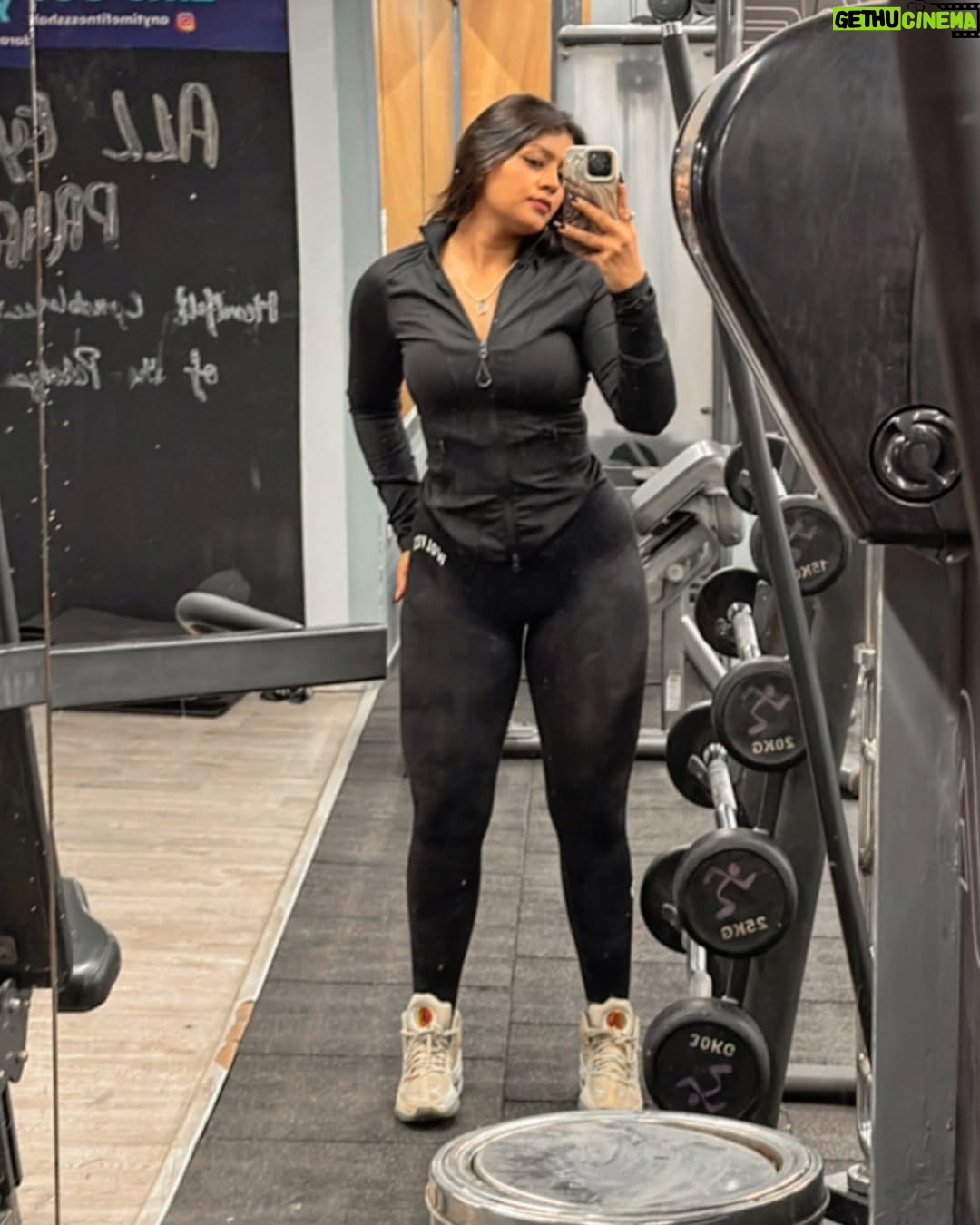 khushi Gupta - 19.5K Likes - Krde aa jatt di ni rees patlo😘