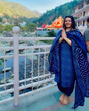 khushi Gupta Instagram - Bhagwan Himmat do 🙏🏽bhot khush rakho 🩷
#neemkarolibaba