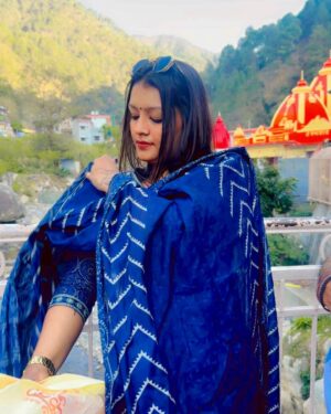 khushi Gupta Instagram - Bhagwan Himmat do 🙏🏽bhot khush rakho 🩷
#neemkarolibaba