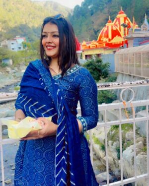 khushi Gupta Instagram - Bhagwan Himmat do 🙏🏽bhot khush rakho 🩷
#neemkarolibaba