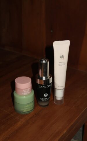 khushi karki Instagram - Get unready with me aka night regime āØ
PRODUCTS USED
@plumgoodness E-Luminence Supple Cleansing blam
Facewash @biodermaindia
Eye cream @beautyofjoseon_official
@lancomeofficial Advanced genifique serum
@laneige_in bouncy & firm sleeping face mask & Lip mask in matcha